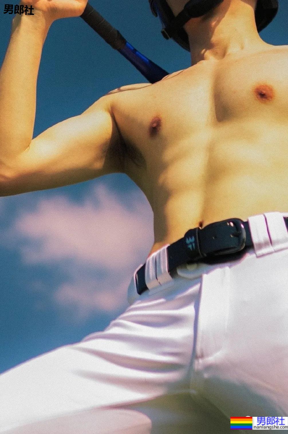 专访摄影师李同学:又纯又欲的肌肉写真是这样拍出来的?! - 51虹马 专访摄影师李同学:又纯又欲的肌肉写真是这样拍出来的?! - 51虹马