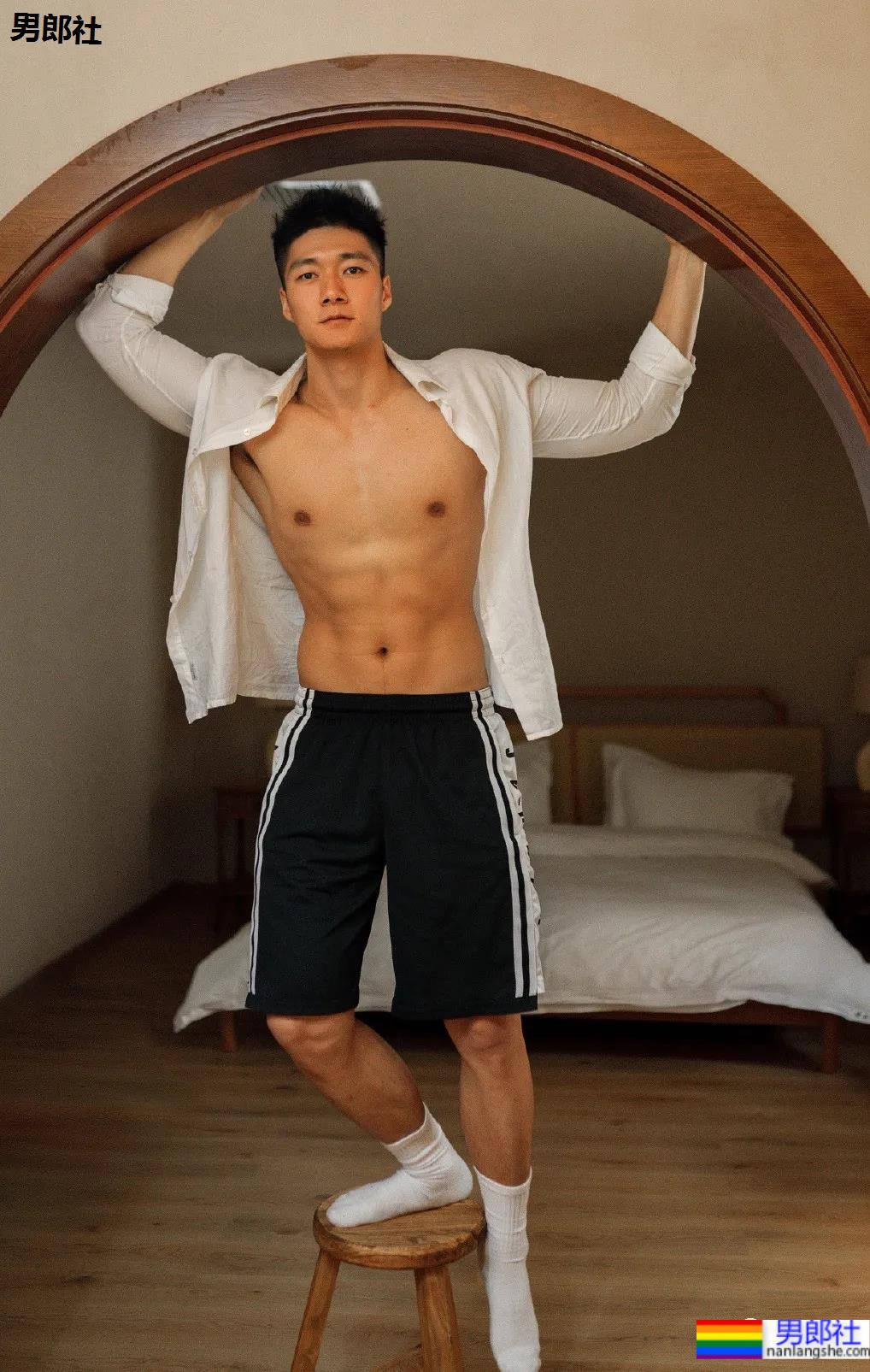 专访摄影师李同学:又纯又欲的肌肉写真是这样拍出来的?! - 51虹马 专访摄影师李同学:又纯又欲的肌肉写真是这样拍出来的?! - 51虹马