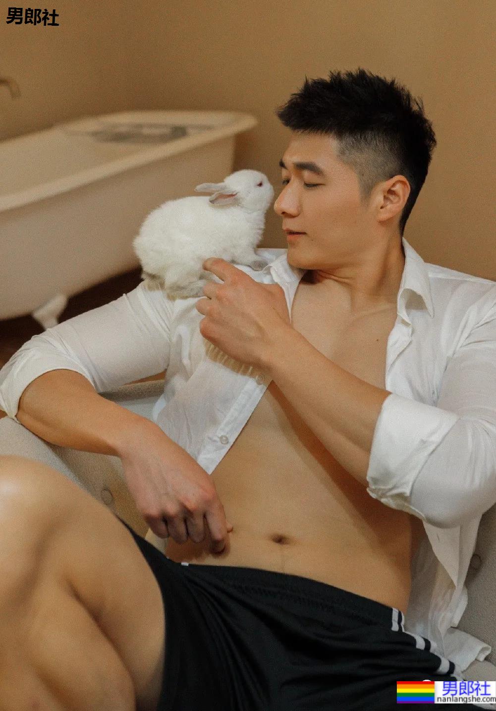 专访摄影师李同学:又纯又欲的肌肉写真是这样拍出来的?! - 51虹马 专访摄影师李同学:又纯又欲的肌肉写真是这样拍出来的?! - 51虹马