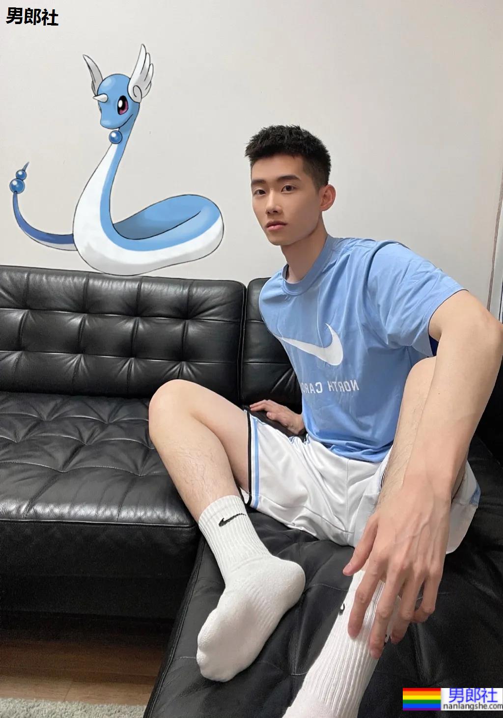 清新干净的奶狗帅弟弟,又想骗老阿姨们谈恋爱!-51虹马