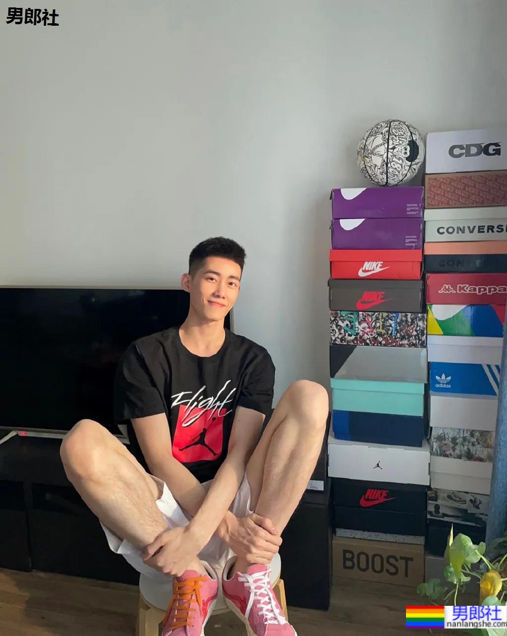 清新干净的奶狗帅弟弟，又想骗老阿姨们谈恋爱！ - 51虹马