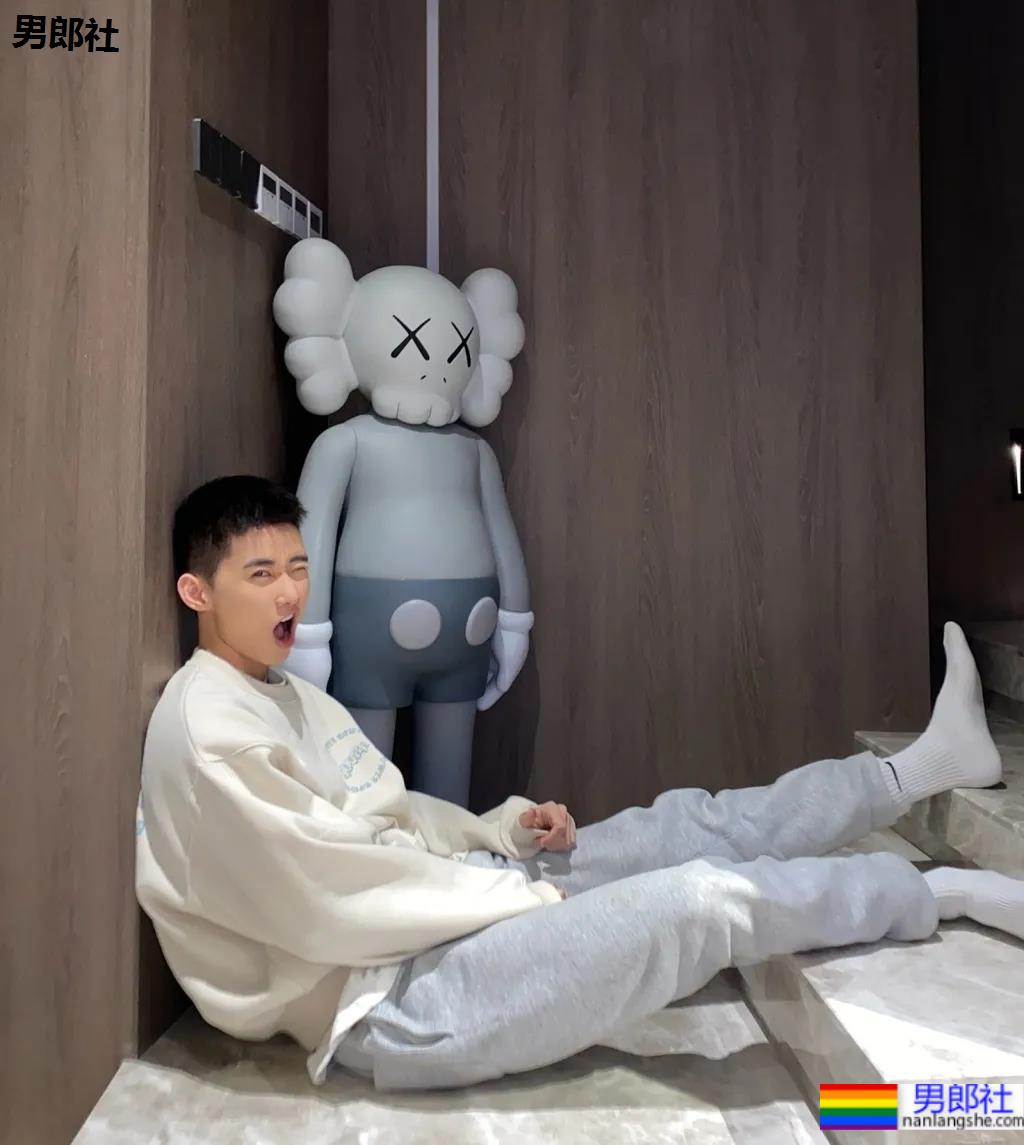 清新干净的奶狗帅弟弟，又想骗老阿姨们谈恋爱！ - 51虹马