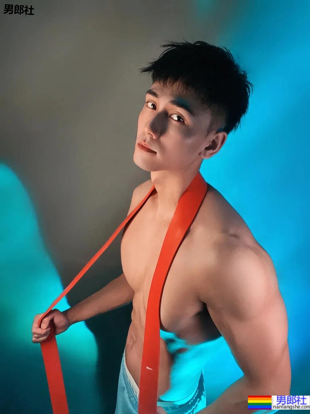 世界西装先生腹肌照被疯传,校草级条顺小狼狗,把网友馋坏了! - 51虹马 世界西装先生腹肌照被疯传,校草级条顺小狼狗,把网友馋坏了! - 51虹马