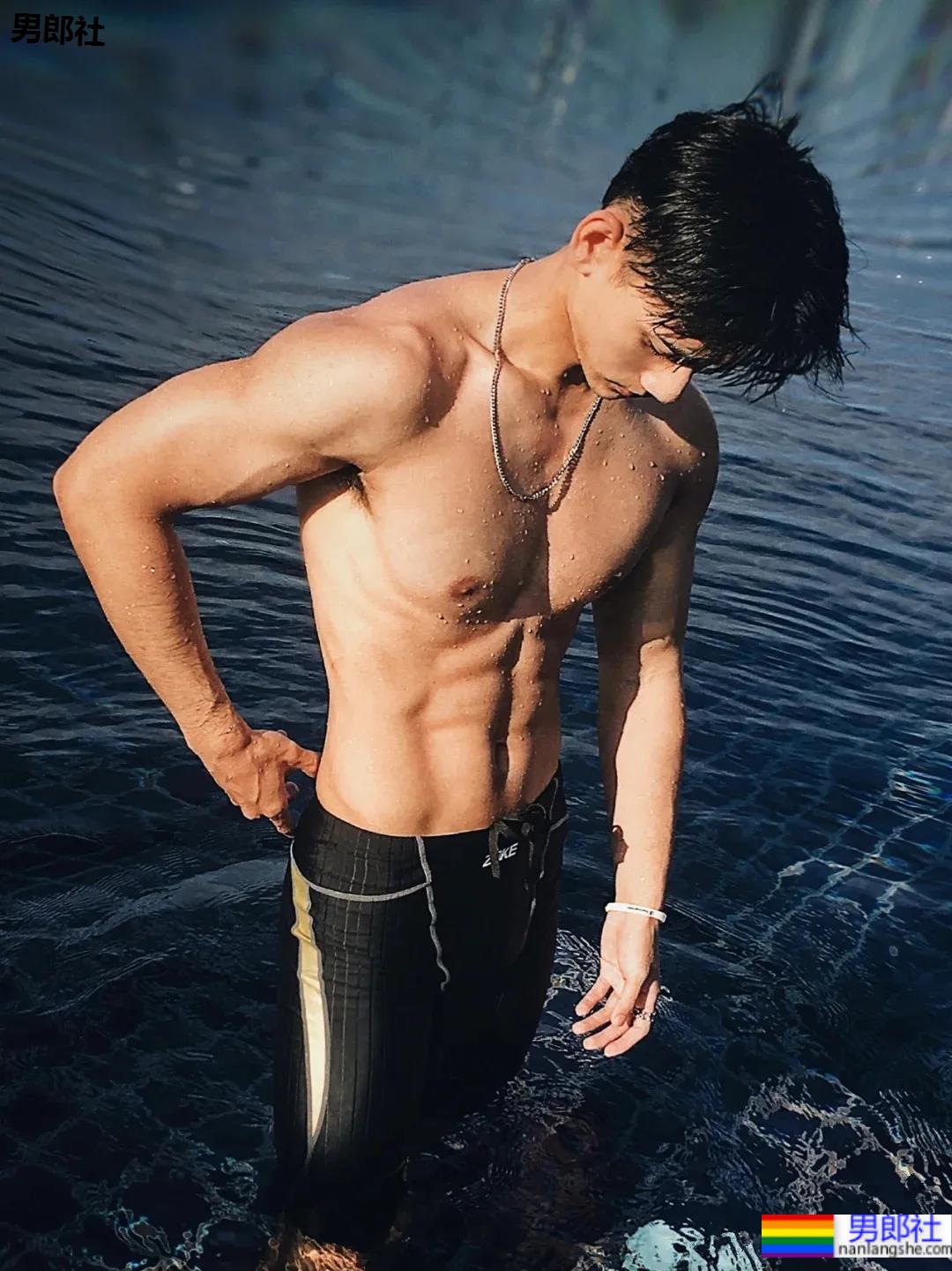 世界西装先生腹肌照被疯传,校草级条顺小狼狗,把网友馋坏了! - 51虹马 世界西装先生腹肌照被疯传,校草级条顺小狼狗,把网友馋坏了! - 51虹马