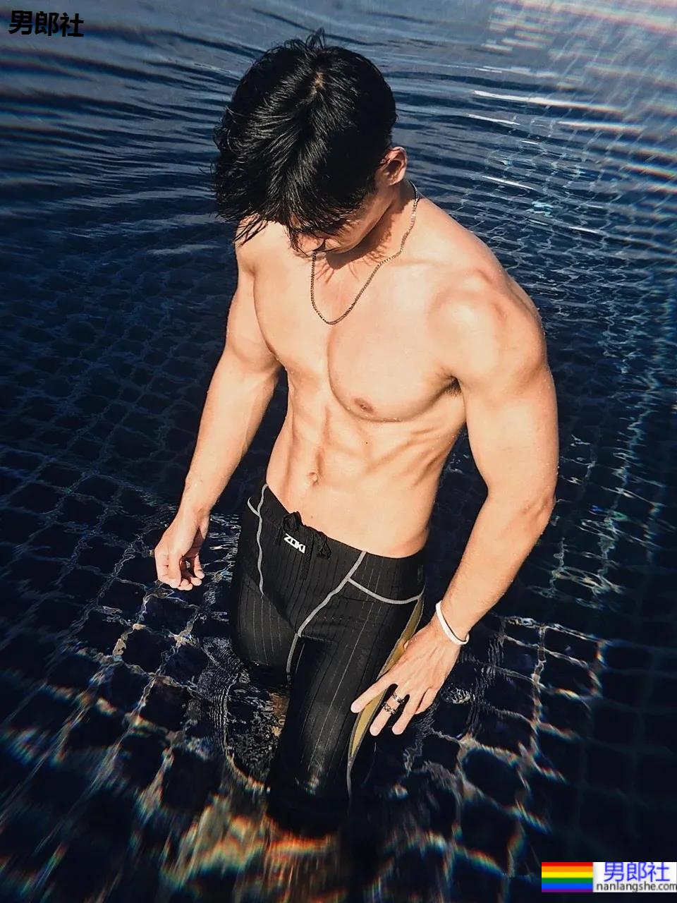 世界西装先生腹肌照被疯传,校草级条顺小狼狗,把网友馋坏了! - 51虹马 世界西装先生腹肌照被疯传,校草级条顺小狼狗,把网友馋坏了! - 51虹马