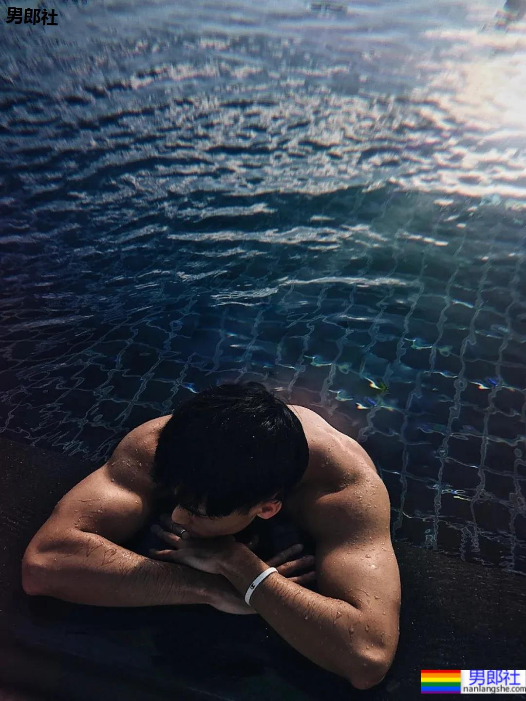 世界西装先生腹肌照被疯传,校草级条顺小狼狗,把网友馋坏了! - 51虹马 世界西装先生腹肌照被疯传,校草级条顺小狼狗,把网友馋坏了! - 51虹马