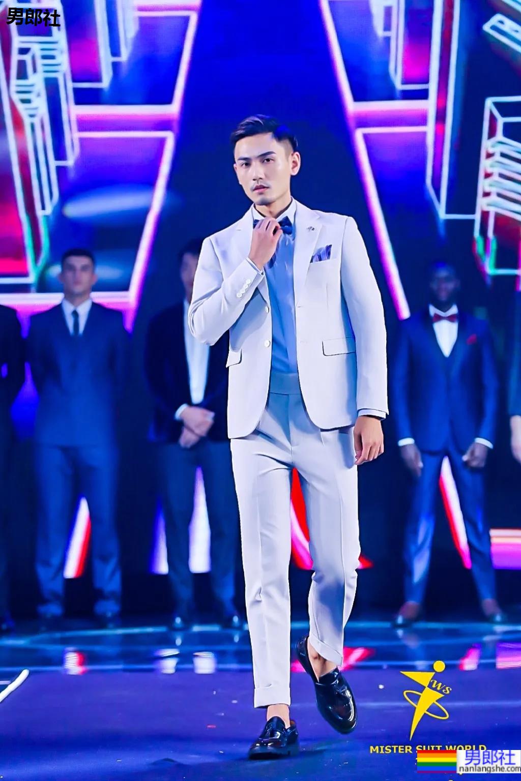 世界西装先生腹肌照被疯传,校草级条顺小狼狗,把网友馋坏了! - 51虹马 世界西装先生腹肌照被疯传,校草级条顺小狼狗,把网友馋坏了! - 51虹马