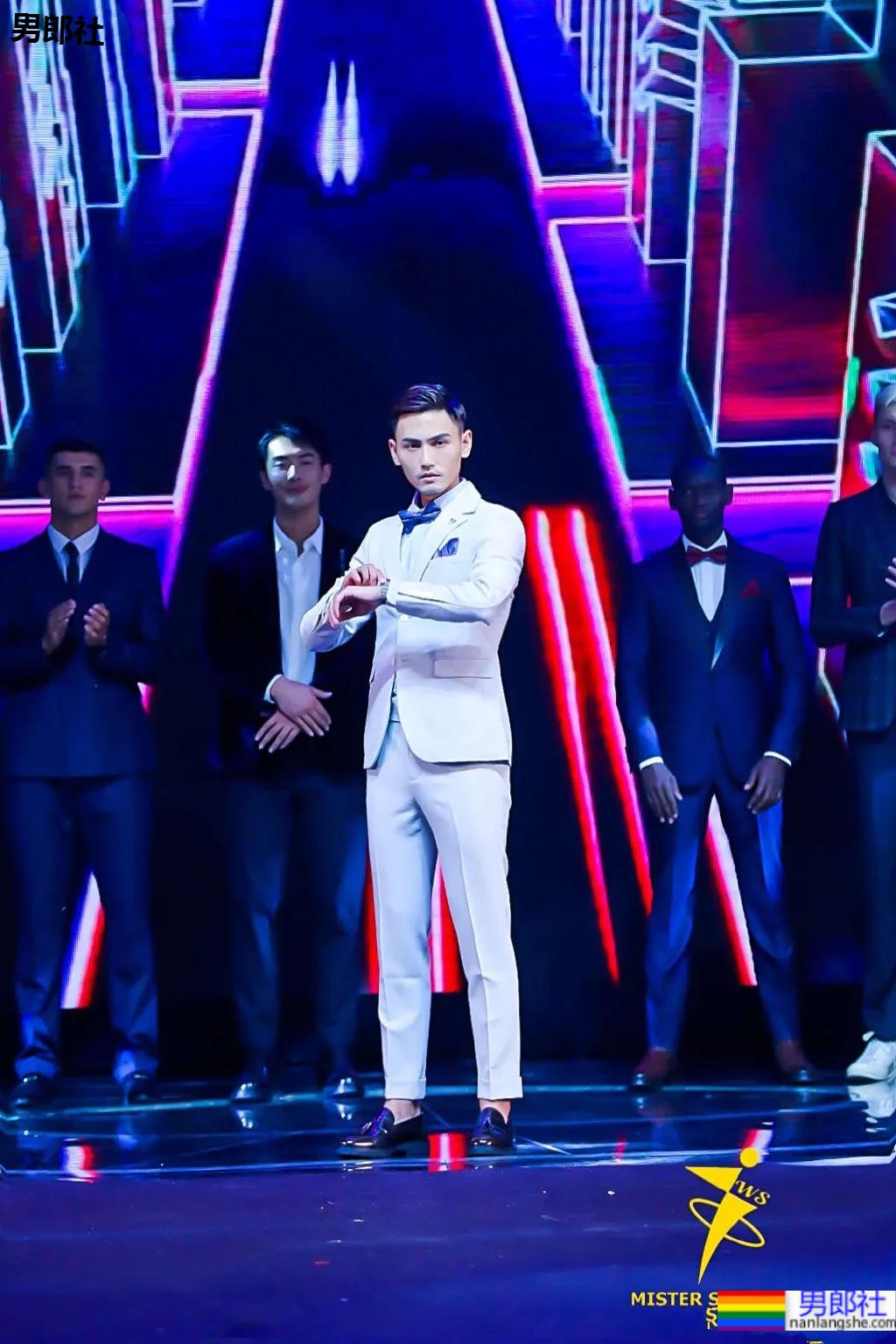 世界西装先生腹肌照被疯传,校草级条顺小狼狗,把网友馋坏了! - 51虹马 世界西装先生腹肌照被疯传,校草级条顺小狼狗,把网友馋坏了! - 51虹马