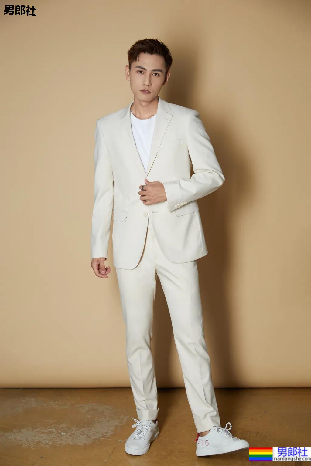 世界西装先生腹肌照被疯传,校草级条顺小狼狗,把网友馋坏了! - 51虹马 世界西装先生腹肌照被疯传,校草级条顺小狼狗,把网友馋坏了! - 51虹马