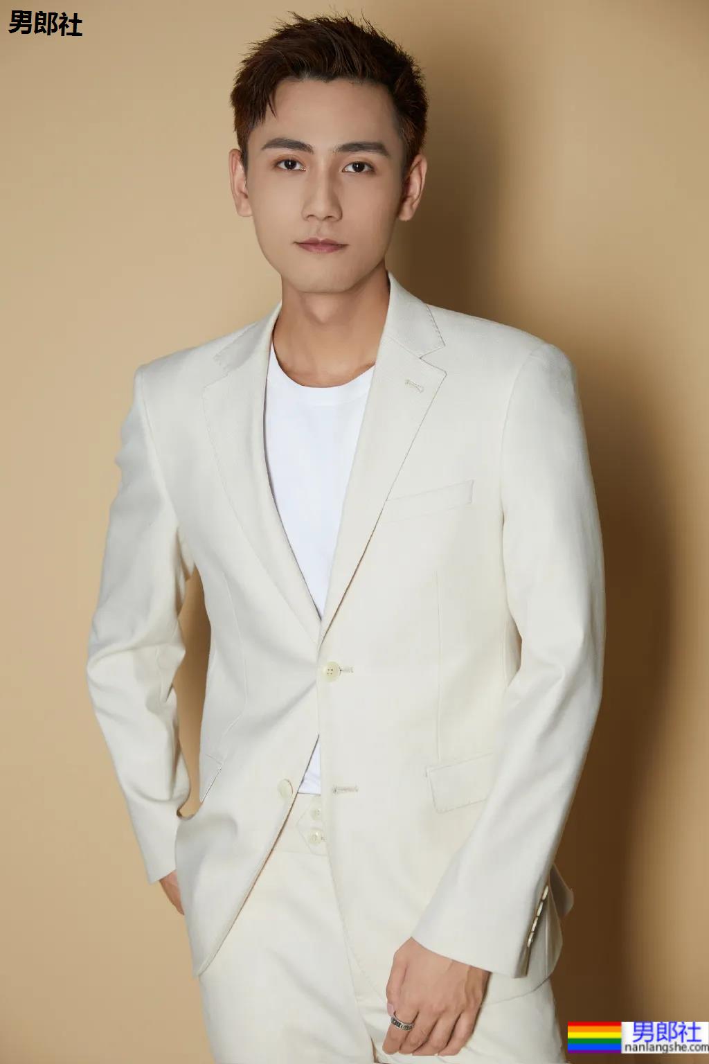 世界西装先生腹肌照被疯传,校草级条顺小狼狗,把网友馋坏了! - 51虹马 世界西装先生腹肌照被疯传,校草级条顺小狼狗,把网友馋坏了! - 51虹马