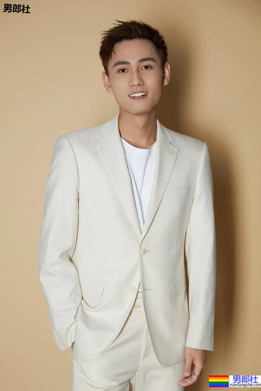 世界西装先生腹肌照被疯传,校草级条顺小狼狗,把网友馋坏了! - 51虹马 世界西装先生腹肌照被疯传,校草级条顺小狼狗,把网友馋坏了! - 51虹马