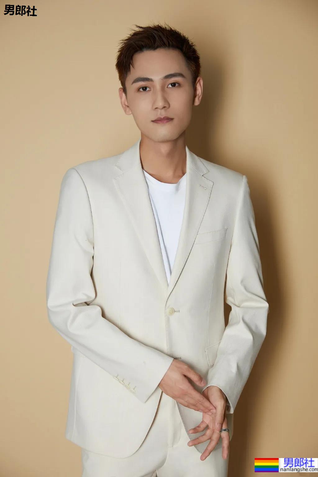 世界西装先生腹肌照被疯传,校草级条顺小狼狗,把网友馋坏了! - 51虹马 世界西装先生腹肌照被疯传,校草级条顺小狼狗,把网友馋坏了! - 51虹马