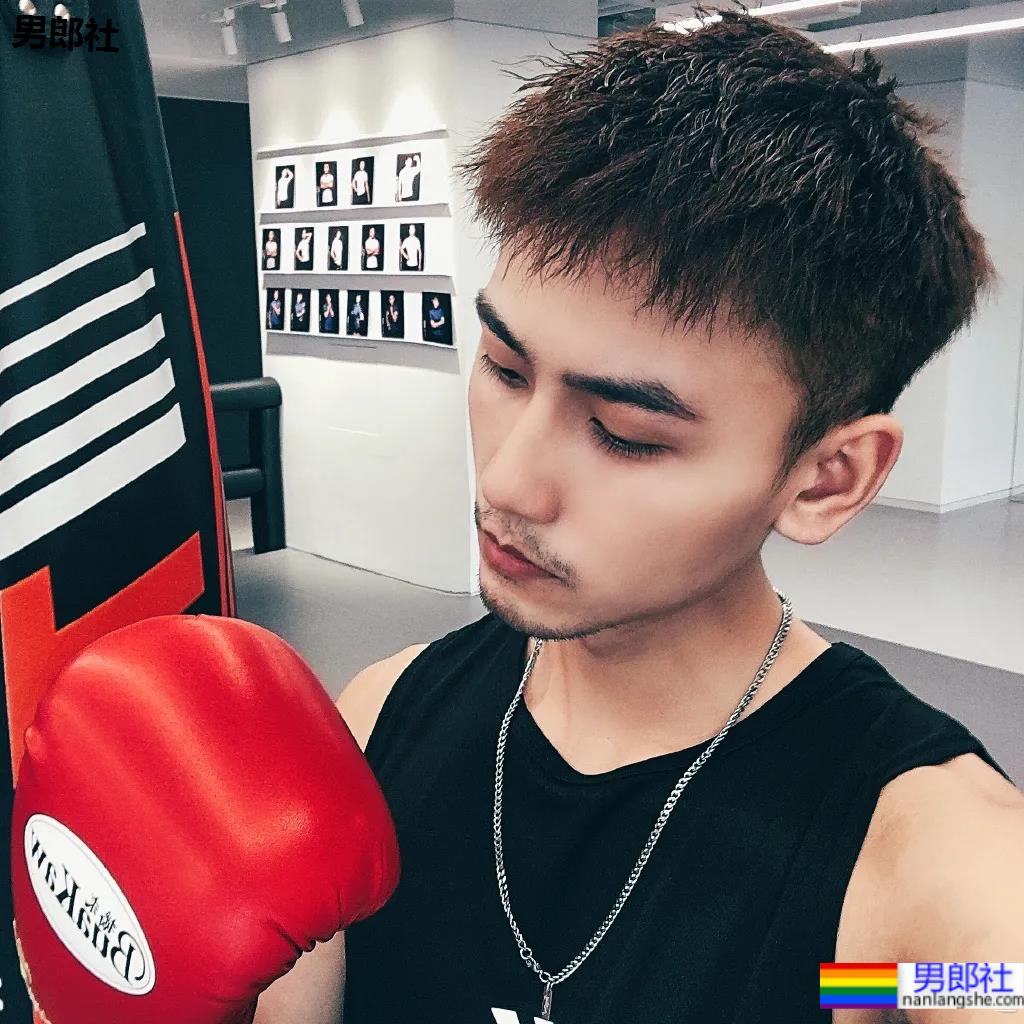 世界西装先生腹肌照被疯传,校草级条顺小狼狗,把网友馋坏了! - 51虹马 世界西装先生腹肌照被疯传,校草级条顺小狼狗,把网友馋坏了! - 51虹马