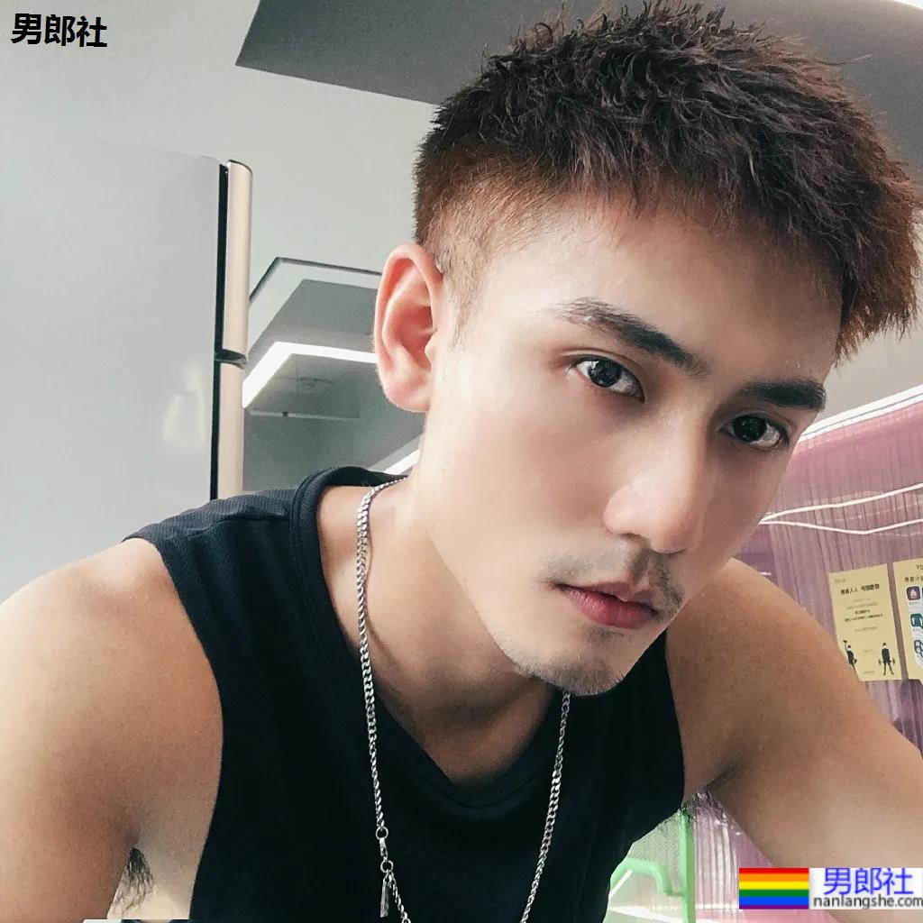 世界西装先生腹肌照被疯传,校草级条顺小狼狗,把网友馋坏了! - 51虹马 世界西装先生腹肌照被疯传,校草级条顺小狼狗,把网友馋坏了! - 51虹马