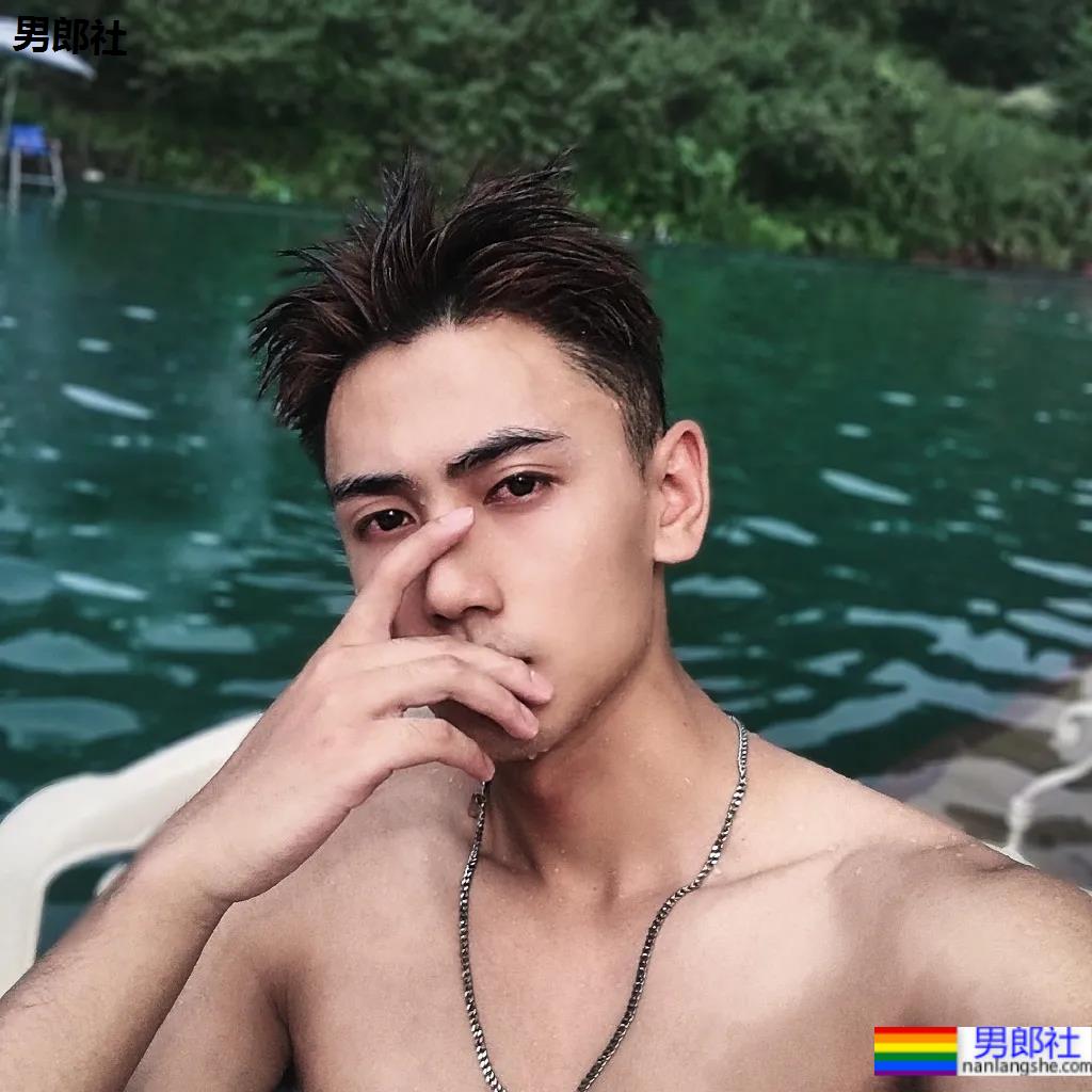 世界西装先生腹肌照被疯传,校草级条顺小狼狗,把网友馋坏了! - 51虹马 世界西装先生腹肌照被疯传,校草级条顺小狼狗,把网友馋坏了! - 51虹马