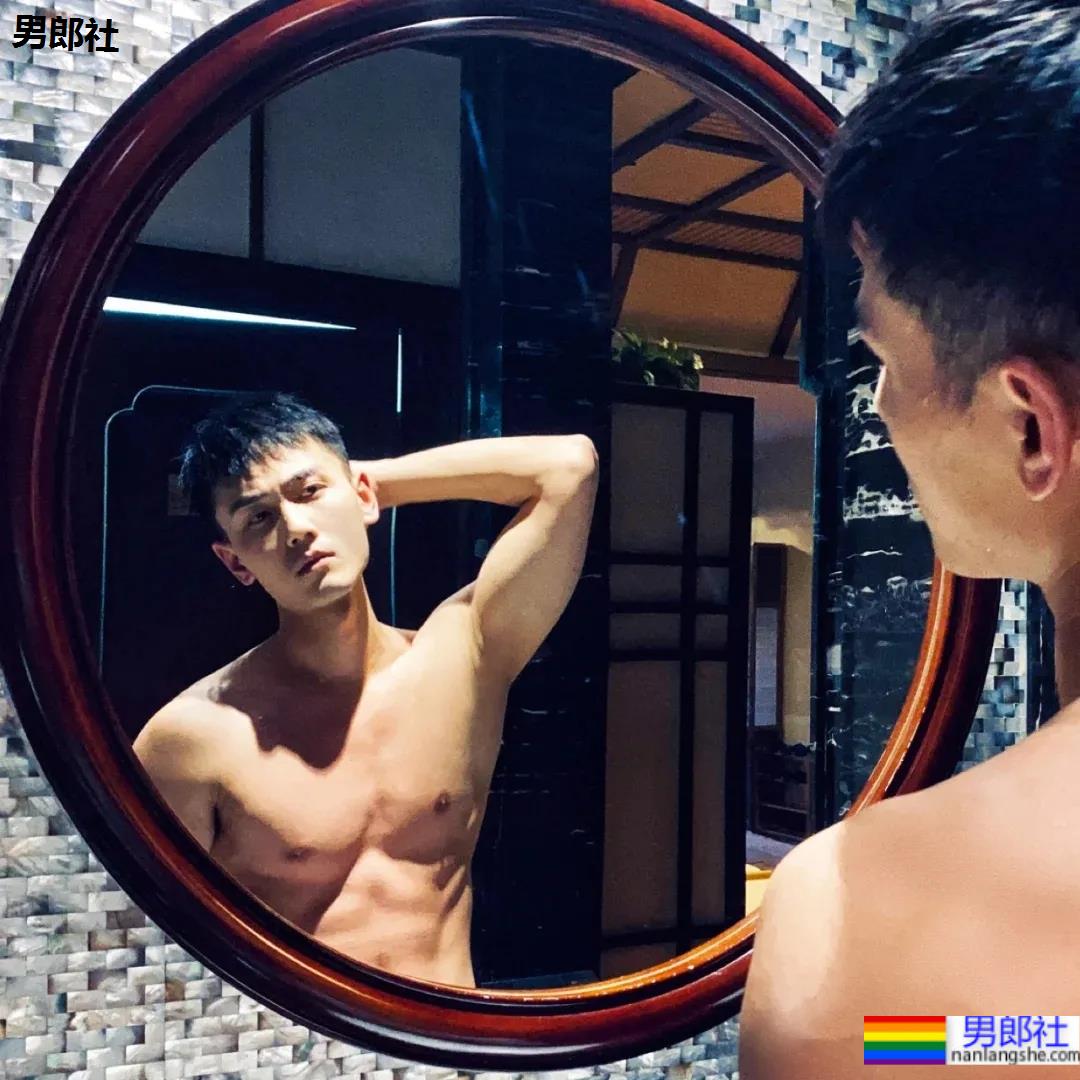 世界西装先生腹肌照被疯传,校草级条顺小狼狗,把网友馋坏了! - 51虹马 世界西装先生腹肌照被疯传,校草级条顺小狼狗,把网友馋坏了! - 51虹马