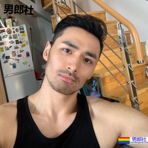 外表个性反差肌肉帅哥!高冷西装下有著一颗稚嫩赤诚心:Benjamin - 51虹马 外表个性反差肌肉帅哥!高冷西装下有著一颗稚嫩赤诚心:Benjamin - 51虹马