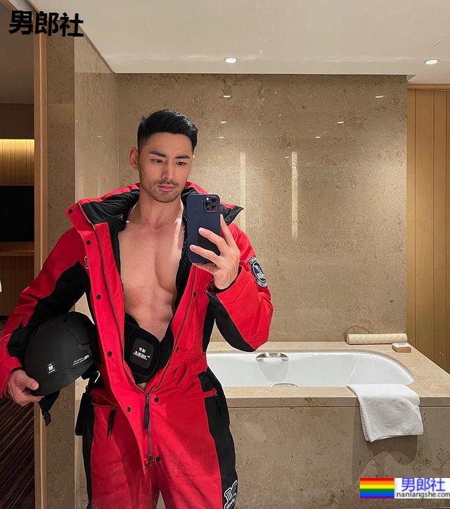 外表个性反差肌肉帅哥!高冷西装下有著一颗稚嫩赤诚心:Benjamin - 51虹马 外表个性反差肌肉帅哥!高冷西装下有著一颗稚嫩赤诚心:Benjamin - 51虹马