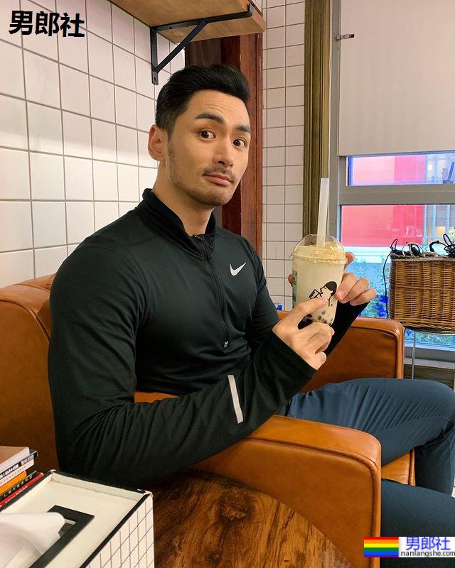 外表个性反差肌肉帅哥!高冷西装下有著一颗稚嫩赤诚心:Benjamin - 51虹马 外表个性反差肌肉帅哥!高冷西装下有著一颗稚嫩赤诚心:Benjamin - 51虹马