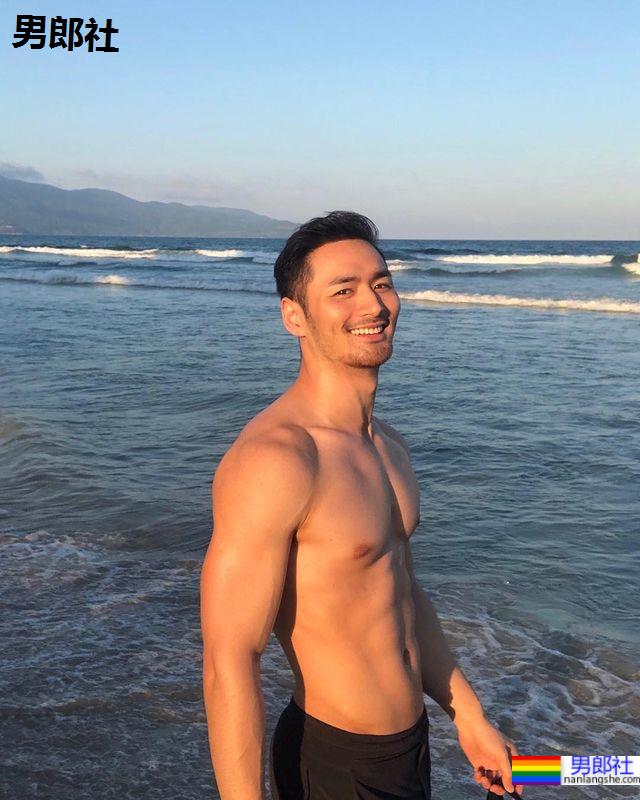 外表个性反差肌肉帅哥!高冷西装下有著一颗稚嫩赤诚心:Benjamin - 51虹马 外表个性反差肌肉帅哥!高冷西装下有著一颗稚嫩赤诚心:Benjamin - 51虹马