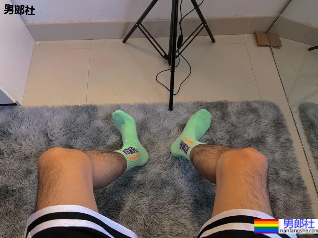 00后自拍的腹肌小哥哥，发育的太好了 - 51虹马