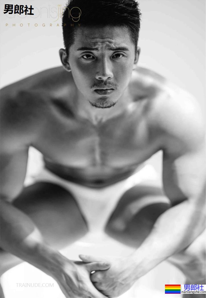 穿红泳裤的肌肉男竟然是他！这反差也太大了！ - 51虹马