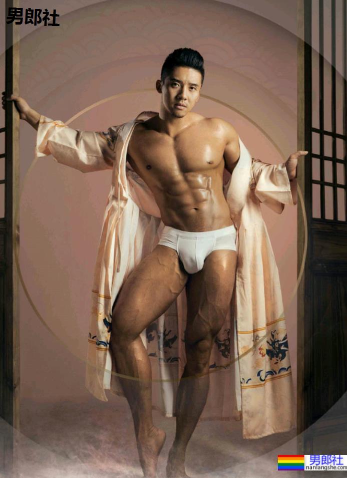 穿红泳裤的肌肉男竟然是他！这反差也太大了！ - 51虹马