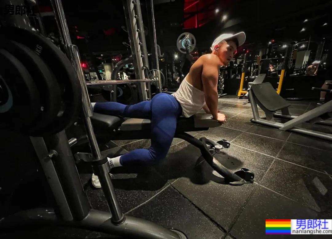 专访推特网黄「金刚怼怼」 - 51虹马