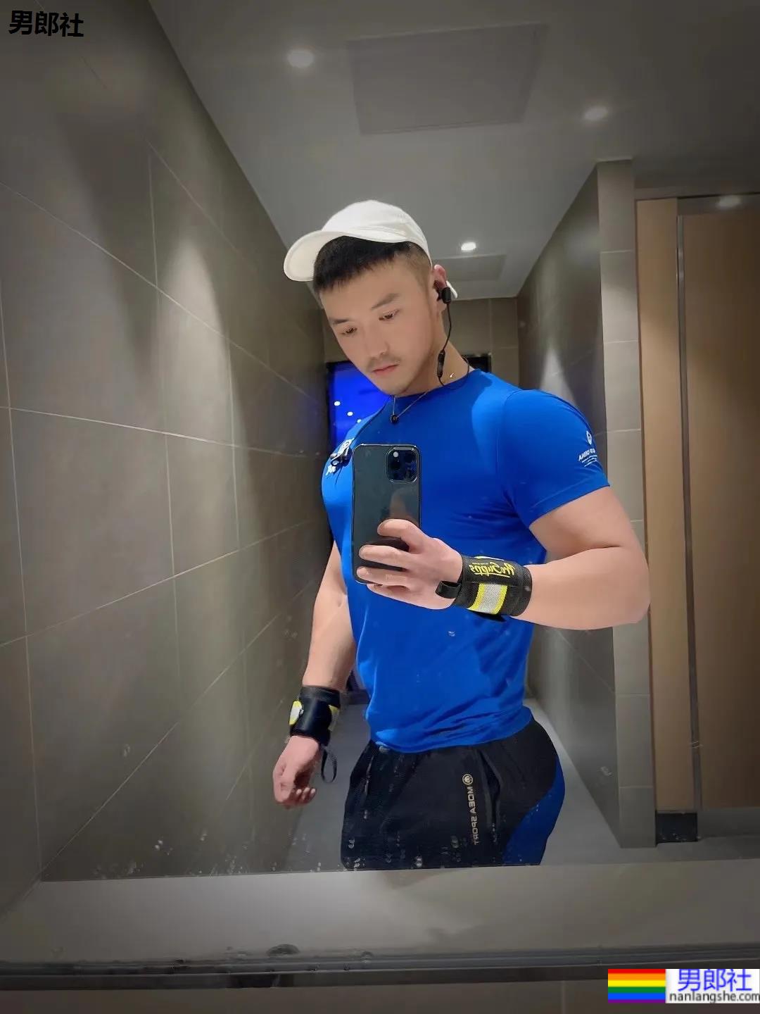 专访推特网黄「金刚怼怼」 - 51虹马