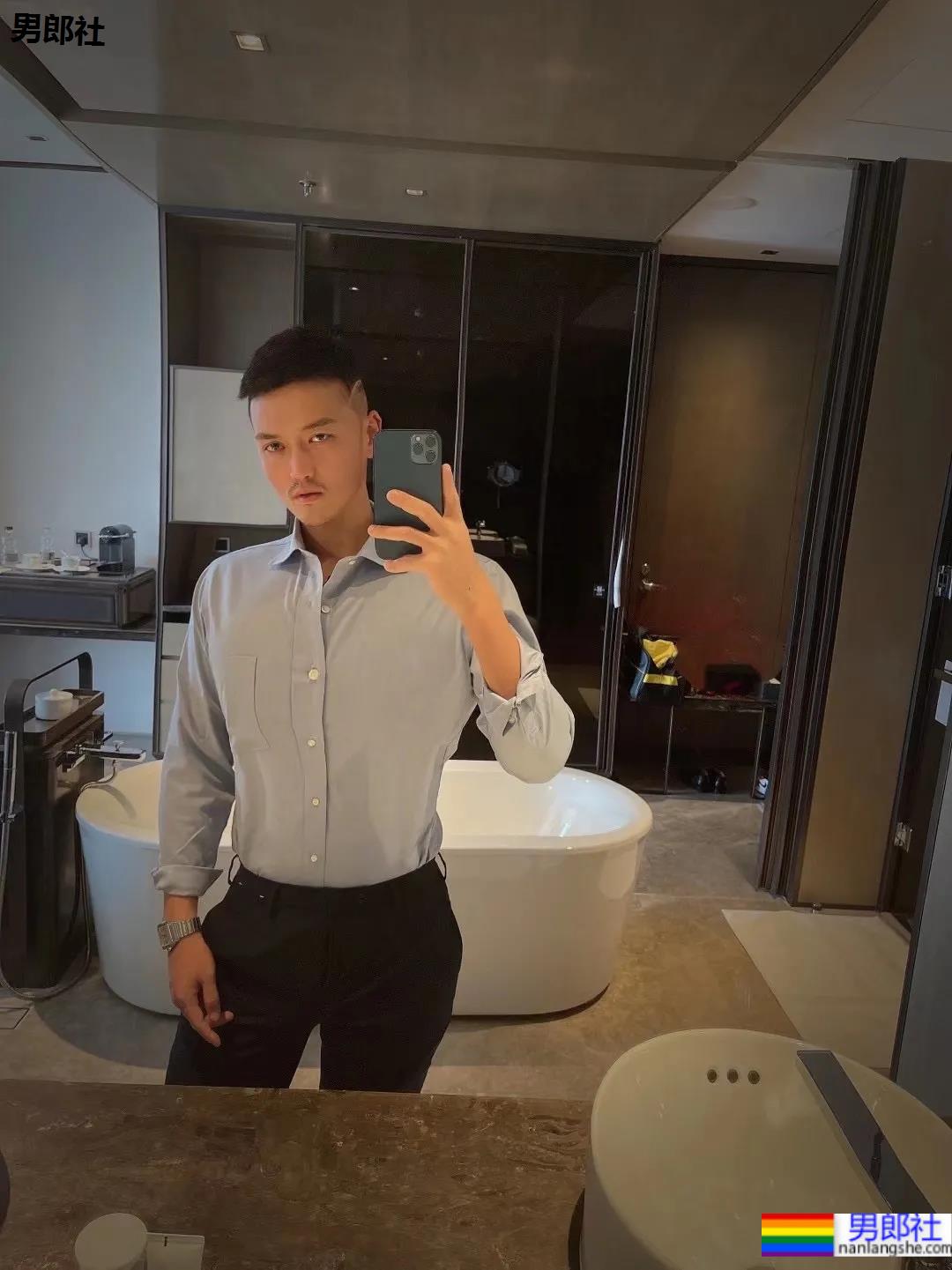 专访推特网黄「金刚怼怼」 - 51虹马