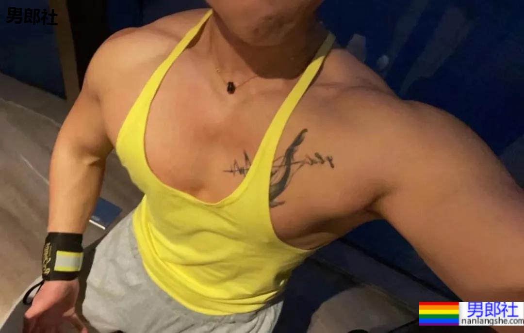 专访推特网黄「金刚怼怼」 - 51虹马