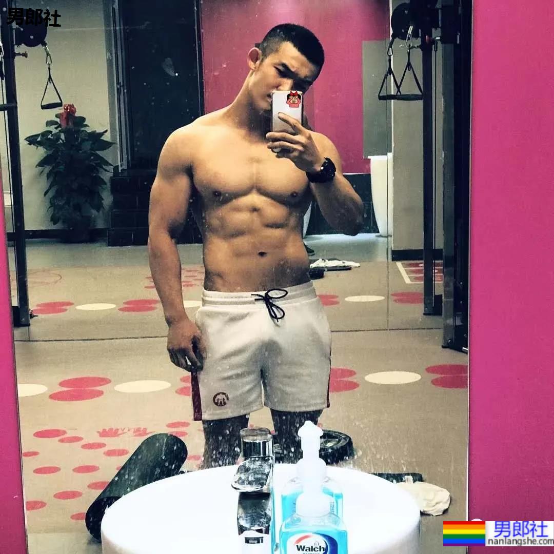 忠犬小狼狗最新写真大片，这摄影师成片也太赞了！ - 51虹马