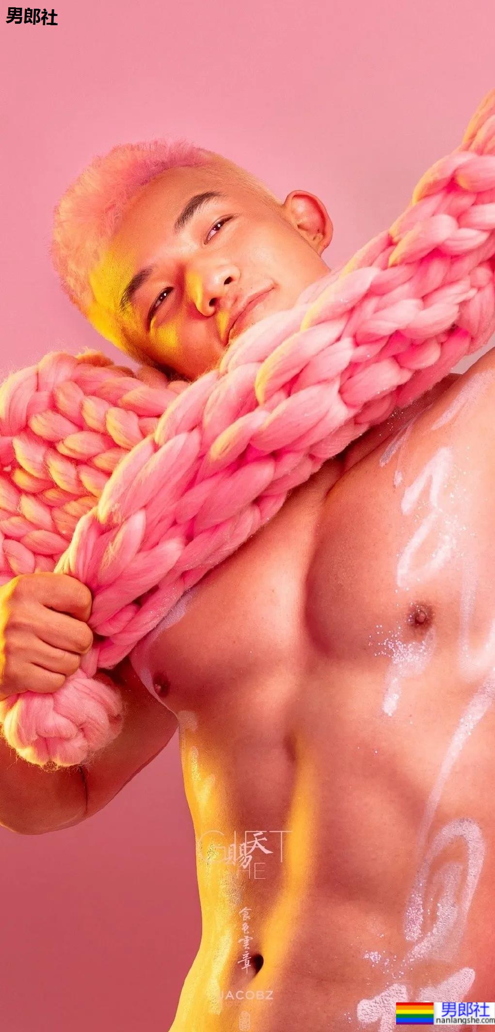 忠犬小狼狗最新写真大片，这摄影师成片也太赞了！ - 51虹马