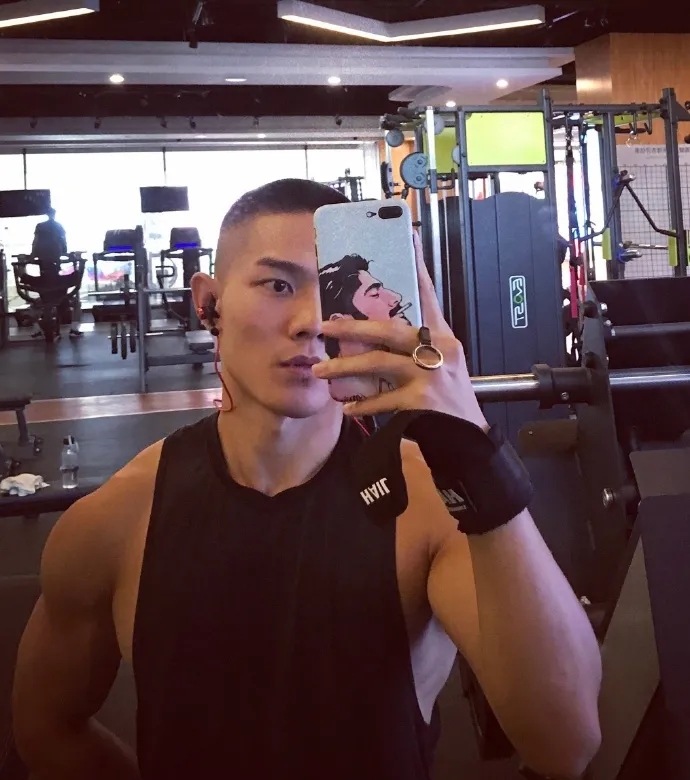 中国男生剃完寸头，也太帅太A了吧！ - 51虹马