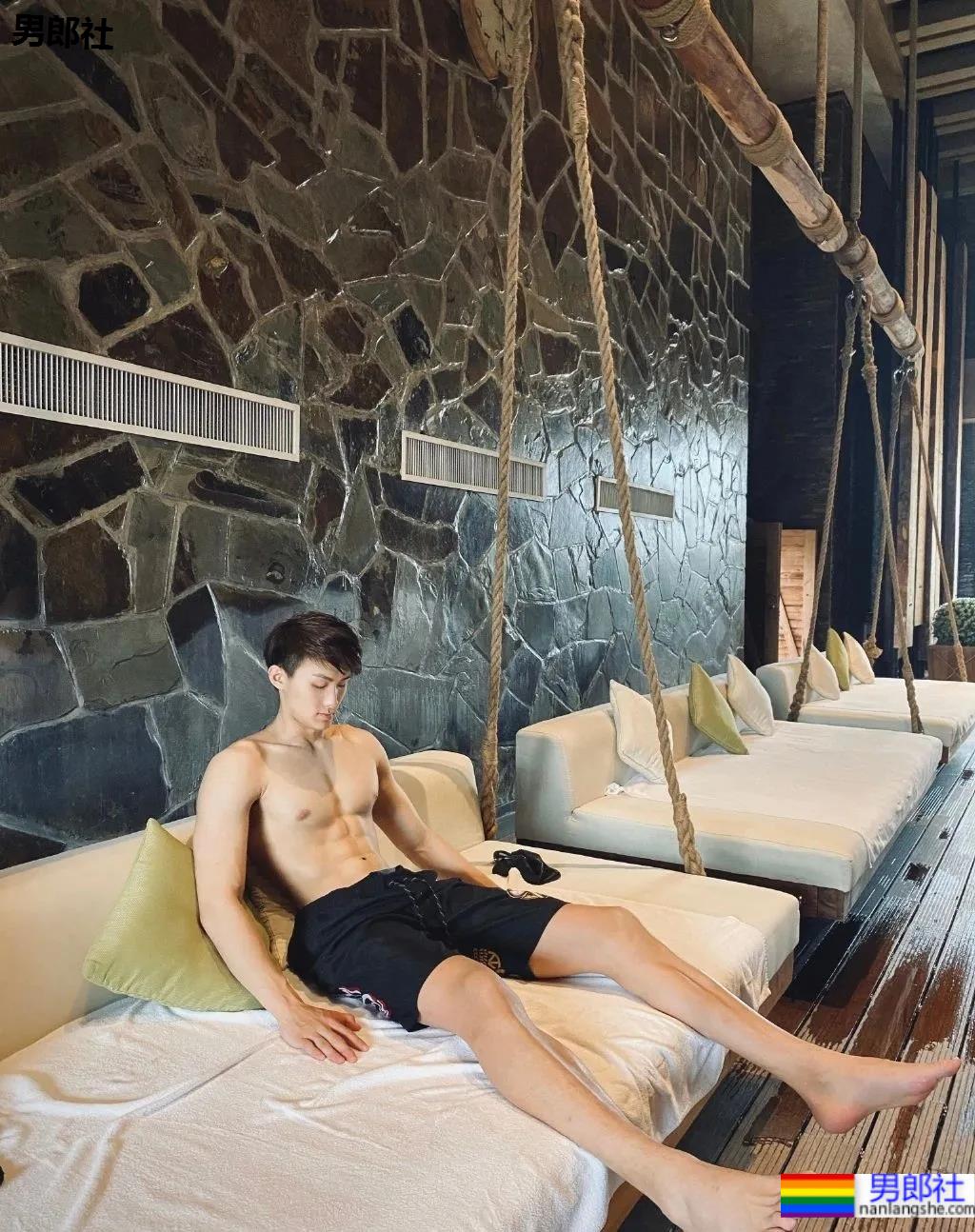 196CM沈阳体院的小哥哥，穿灰裤子简直太A了！ - 51虹马