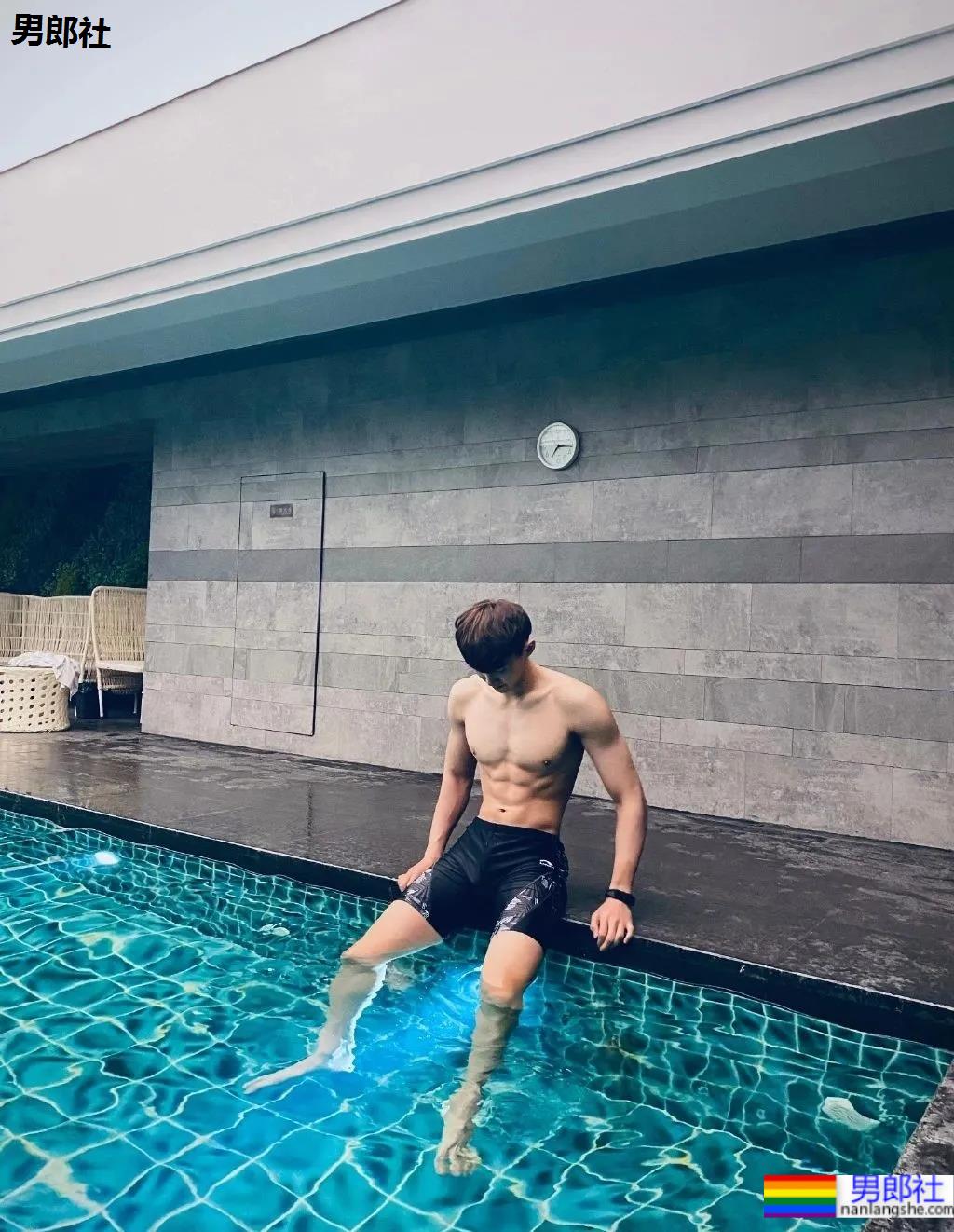 196CM沈阳体院的小哥哥，穿灰裤子简直太A了！ - 51虹马