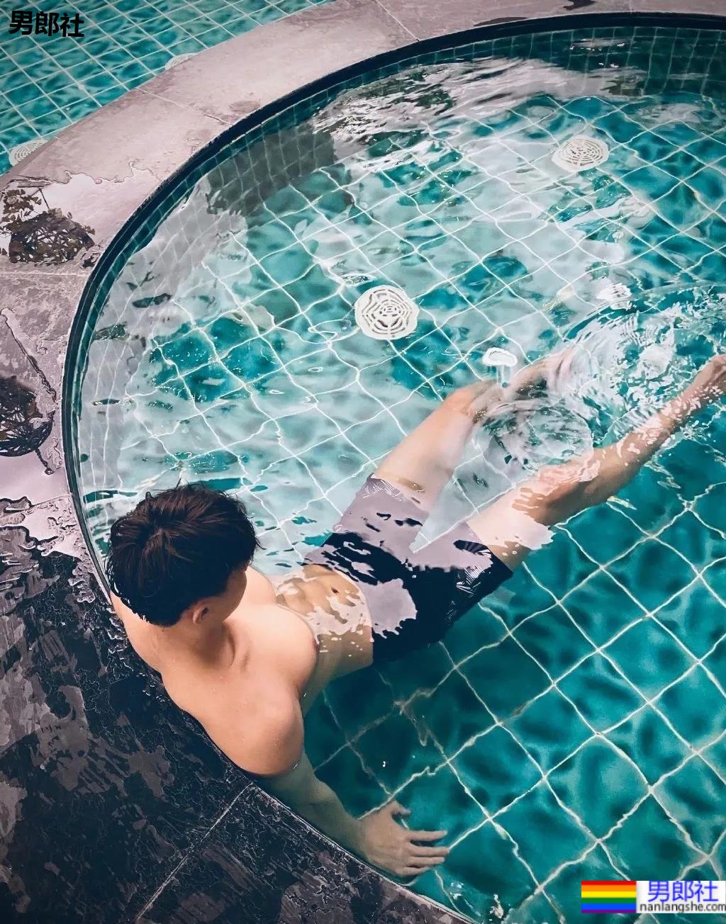 196CM沈阳体院的小哥哥，穿灰裤子简直太A了！ - 51虹马