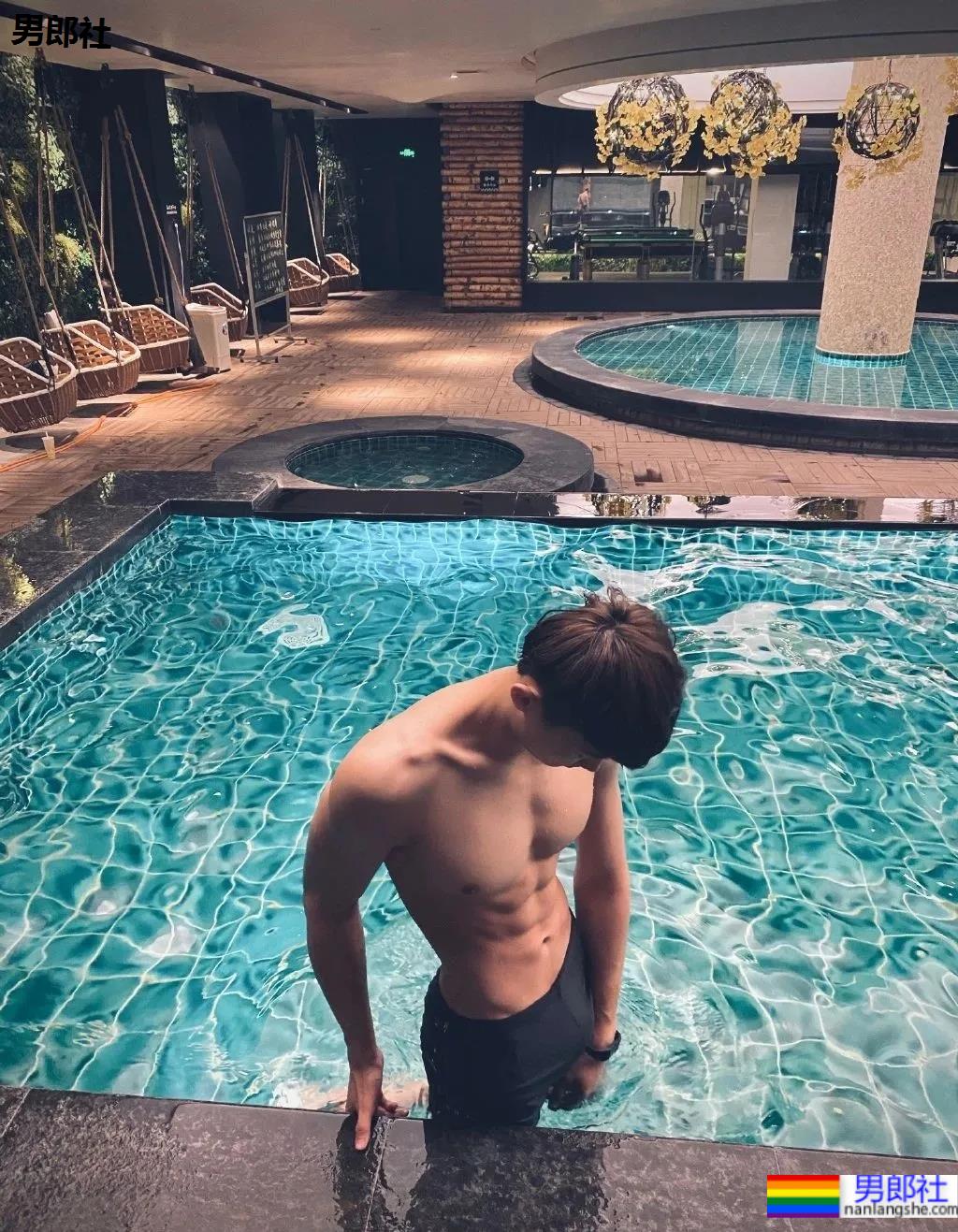 196CM沈阳体院的小哥哥，穿灰裤子简直太A了！ - 51虹马