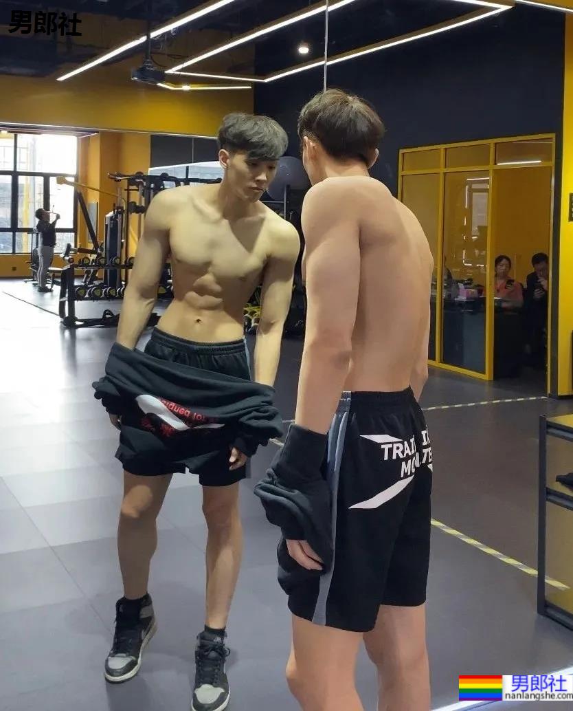 196CM沈阳体院的小哥哥，穿灰裤子简直太A了！ - 51虹马