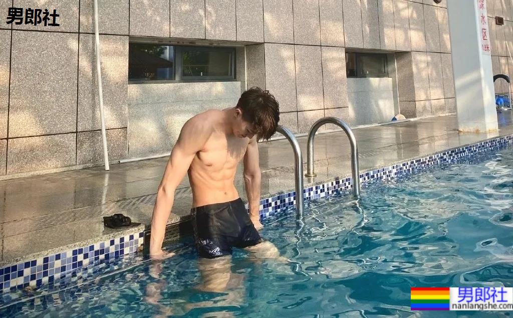 196CM沈阳体院的小哥哥，穿灰裤子简直太A了！ - 51虹马