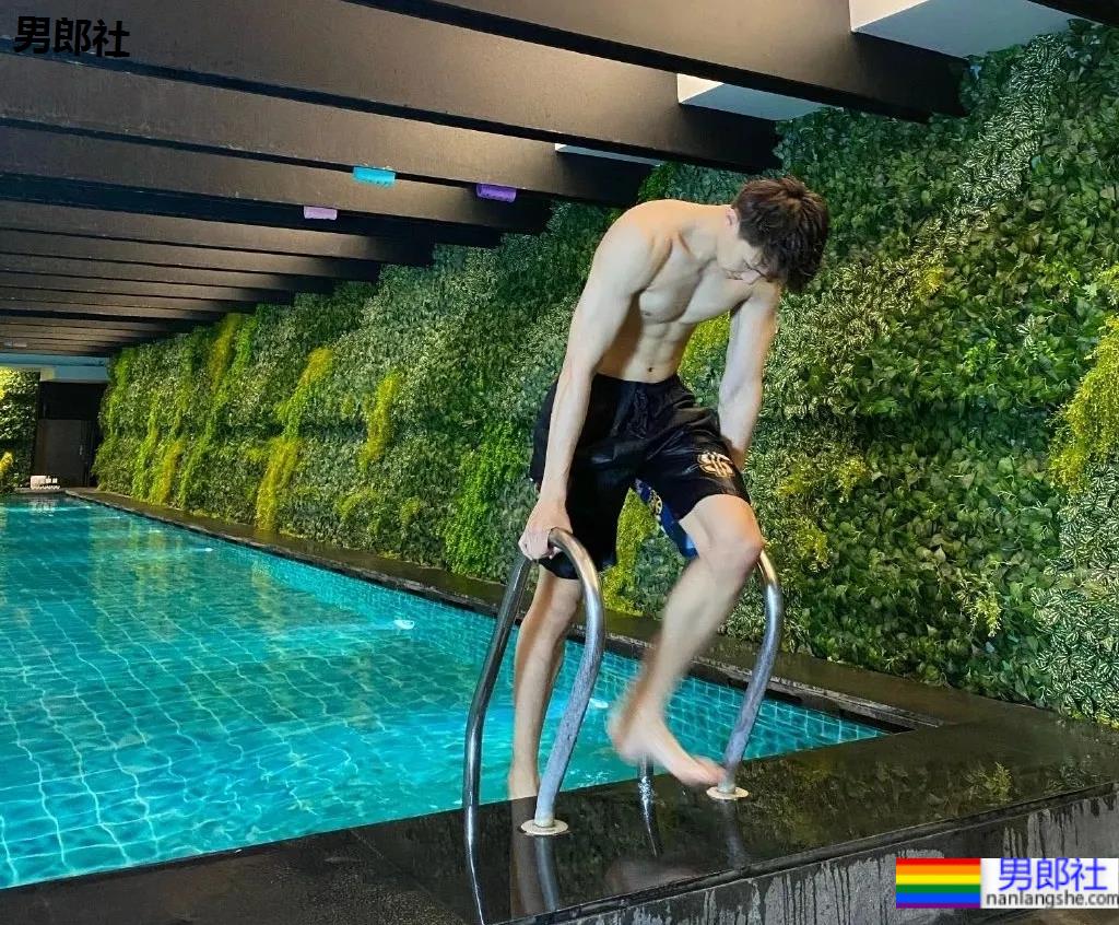 196CM沈阳体院的小哥哥，穿灰裤子简直太A了！ - 51虹马