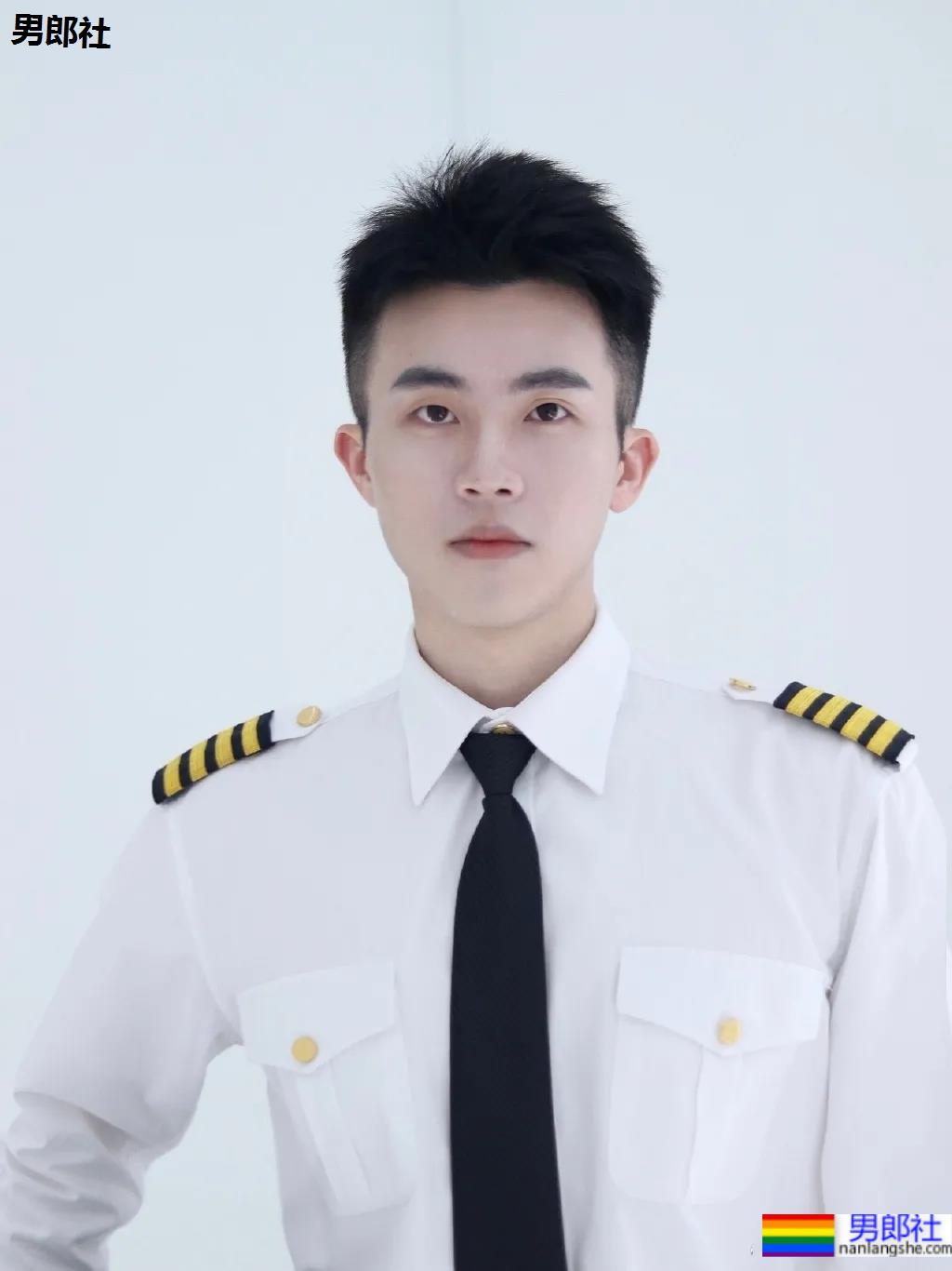 鲜嫩帅气的制服系空少小哥，今日份心动男孩！-51虹马