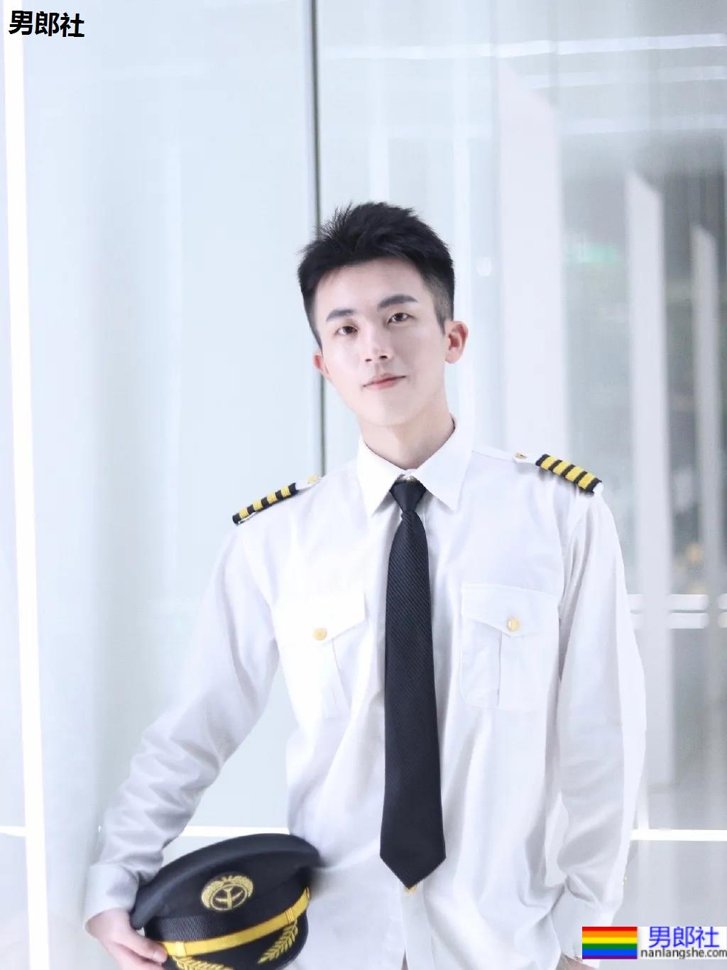 鲜嫩帅气的制服系空少小哥，今日份心动男孩！ - 51虹马