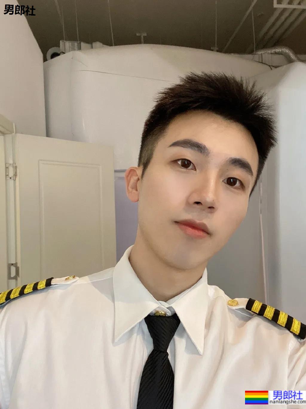 鲜嫩帅气的制服系空少小哥，今日份心动男孩！ - 51虹马