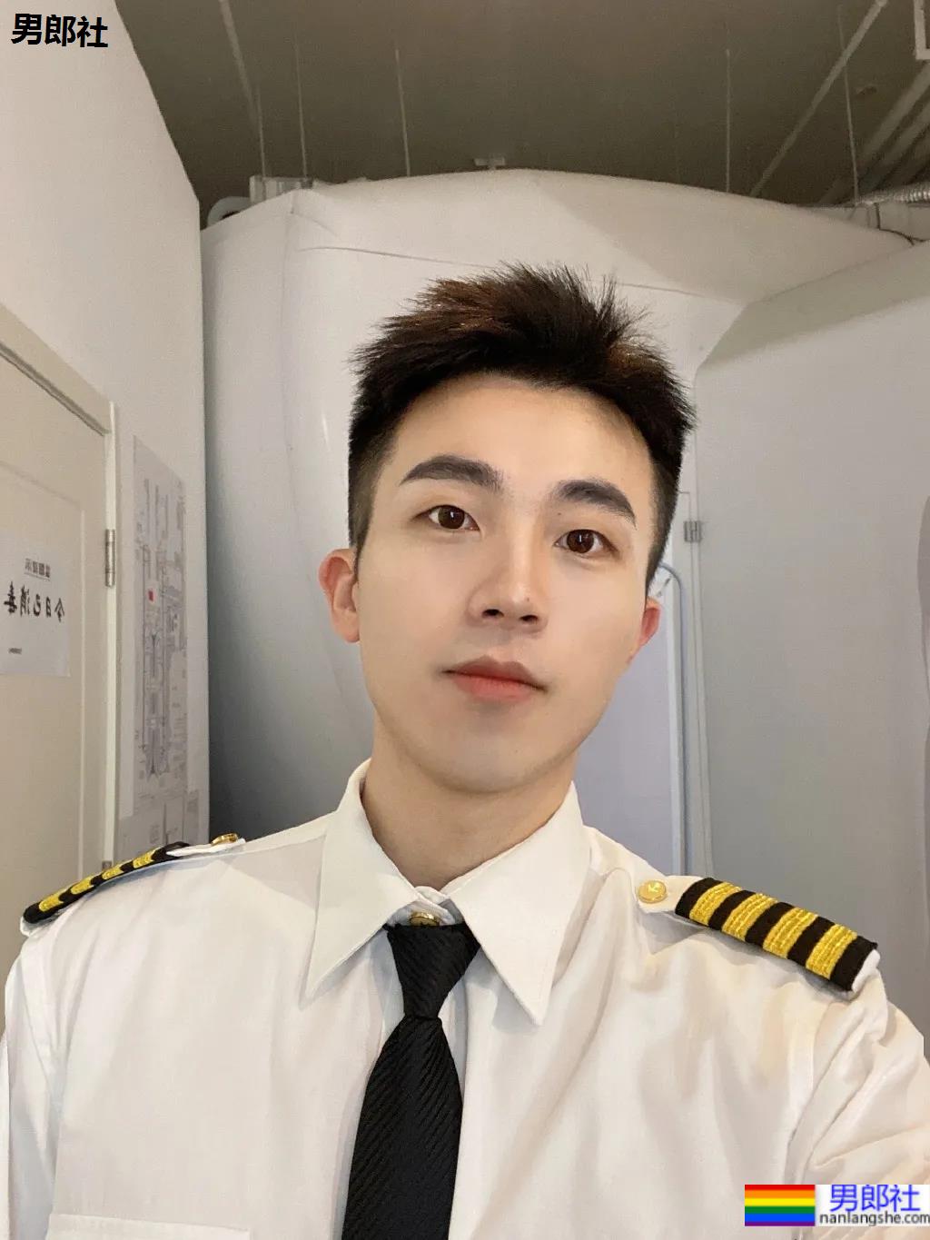 鲜嫩帅气的制服系空少小哥，今日份心动男孩！ - 51虹马