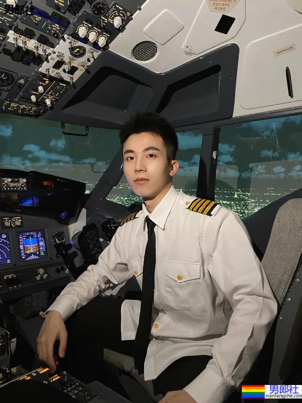 鲜嫩帅气的制服系空少小哥，今日份心动男孩！ - 51虹马