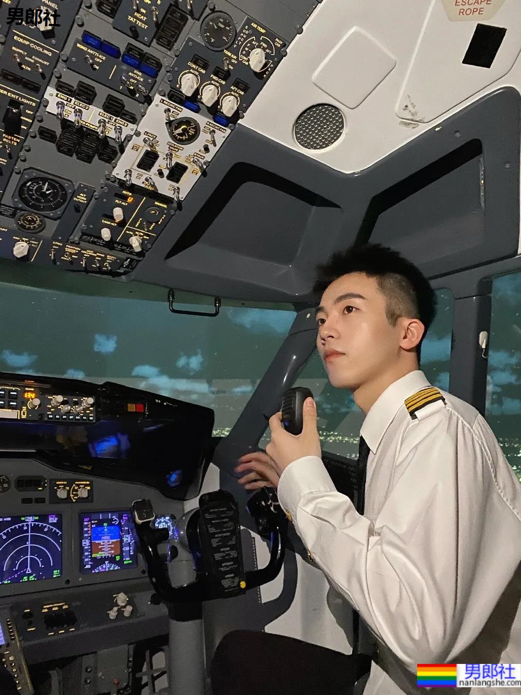 鲜嫩帅气的制服系空少小哥，今日份心动男孩！ - 51虹马