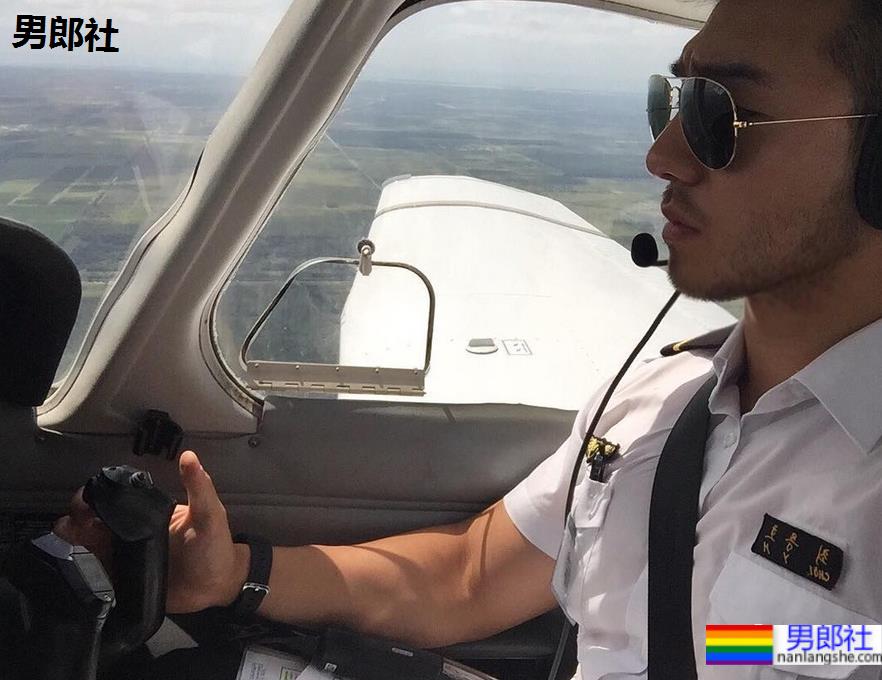 186cm天菜飞行员晒与男生亲密合照？他们的关系竟然如此玄妙！ - 51虹马