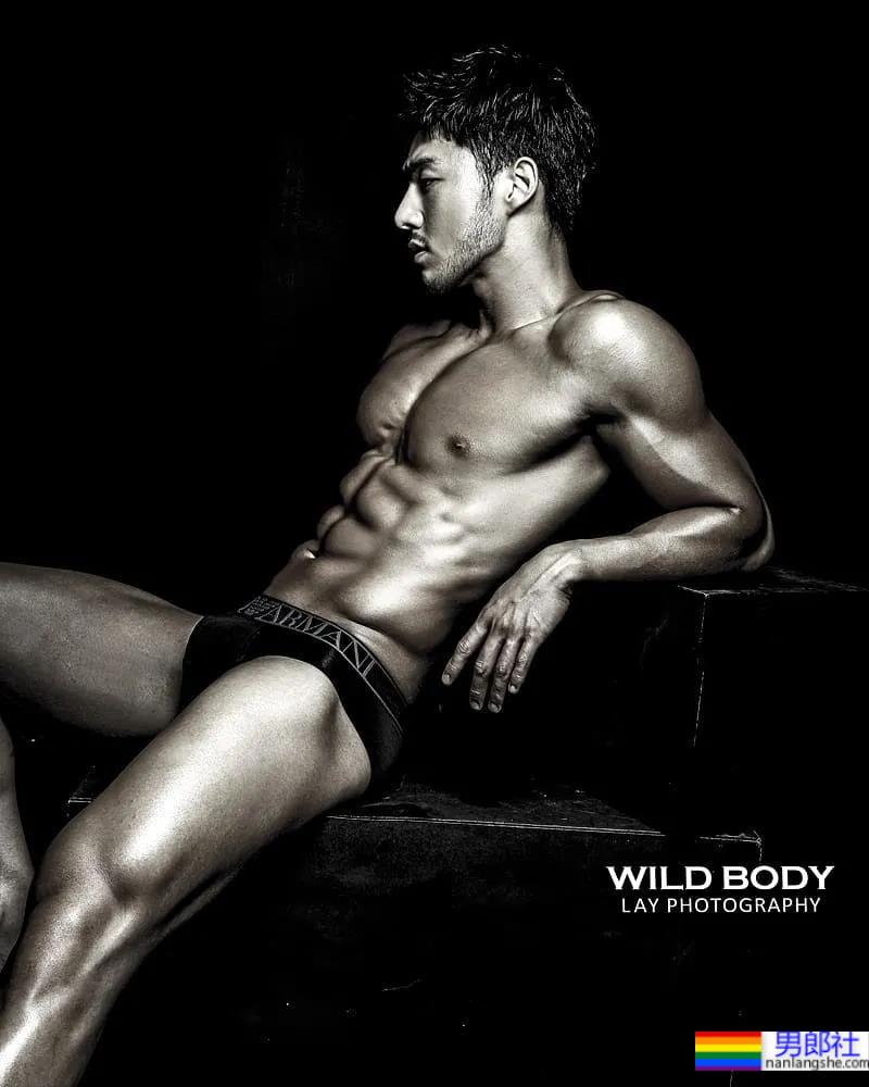 186cm天菜飞行员晒与男生亲密合照？他们的关系竟然如此玄妙！ - 51虹马