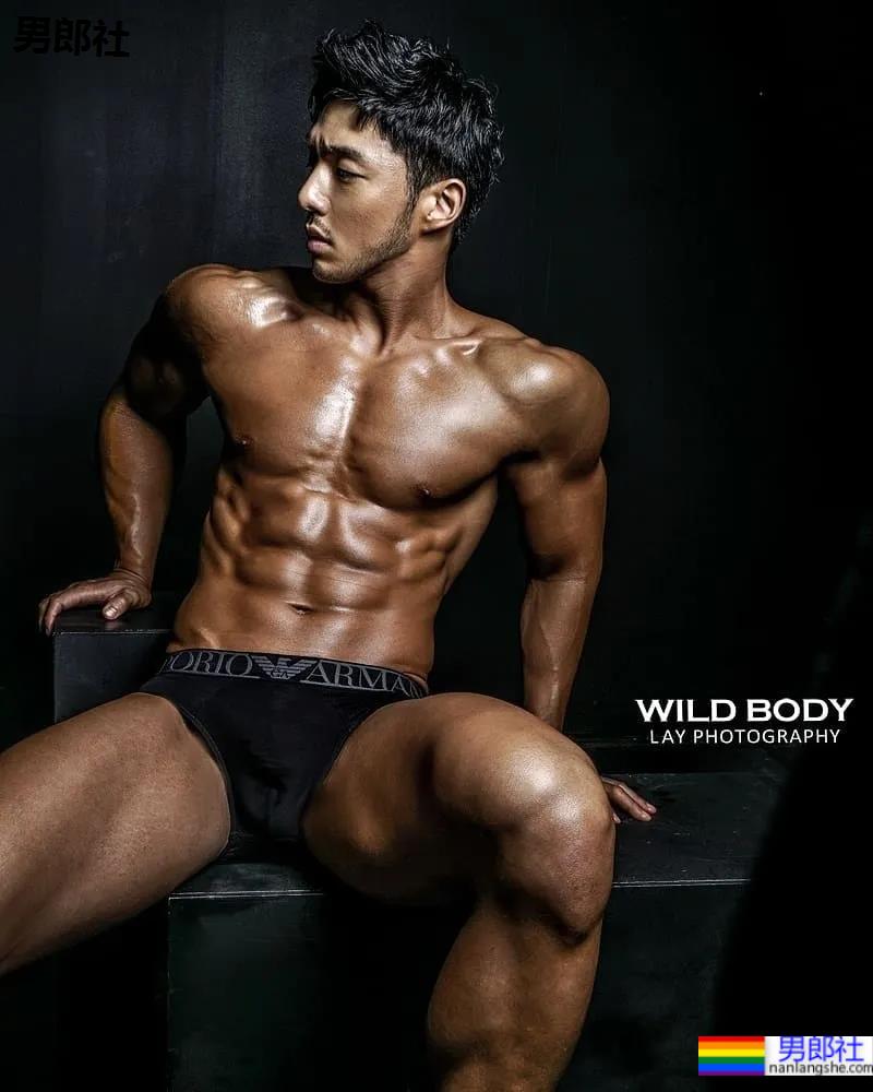 186cm天菜飞行员晒与男生亲密合照？他们的关系竟然如此玄妙！ - 51虹马